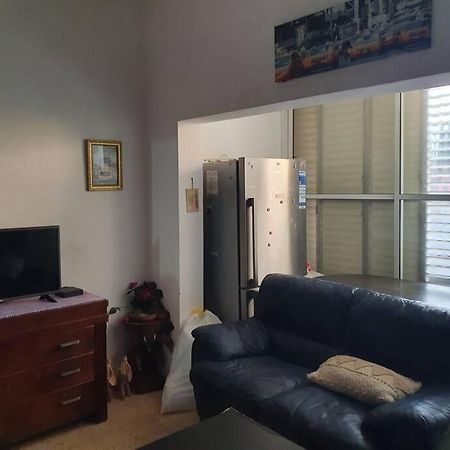 2 Bedroom Apartment In Batiya Makov Shared Rooms Rehovot ภายนอก รูปภาพ