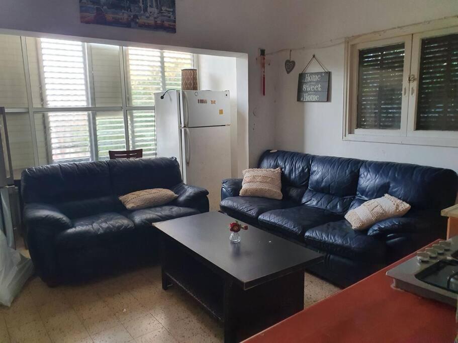 2 Bedroom Apartment In Batiya Makov Shared Rooms Rehovot ภายนอก รูปภาพ